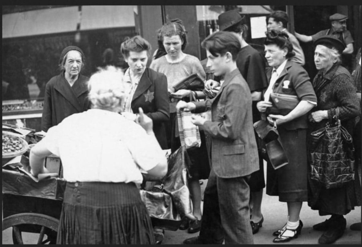 Sc ne De Vie Quotidienne Apr s Le 7 Juin 1942 Port Obligatoire De L 